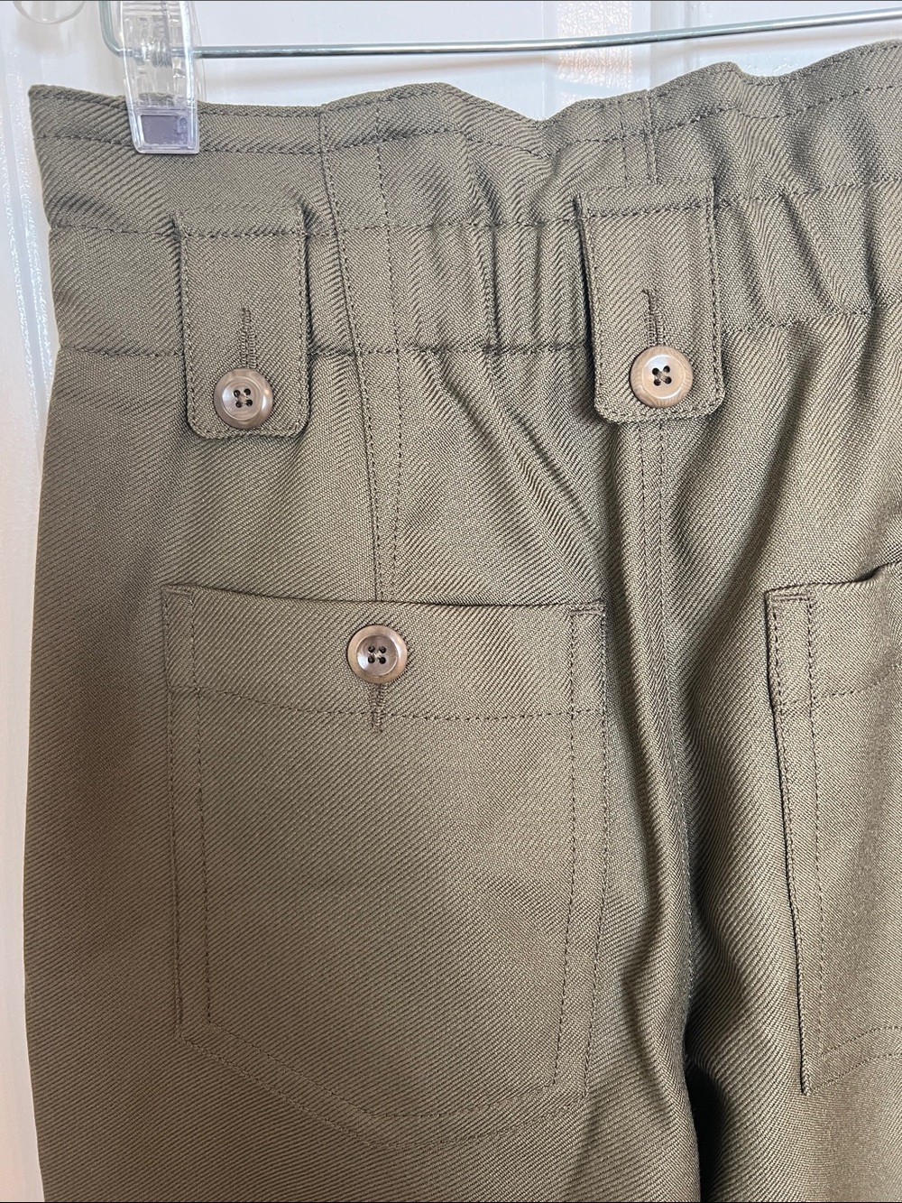 Banana Republic Olive Cargo Pants - Durable Utility Style - Picture 8 of 11